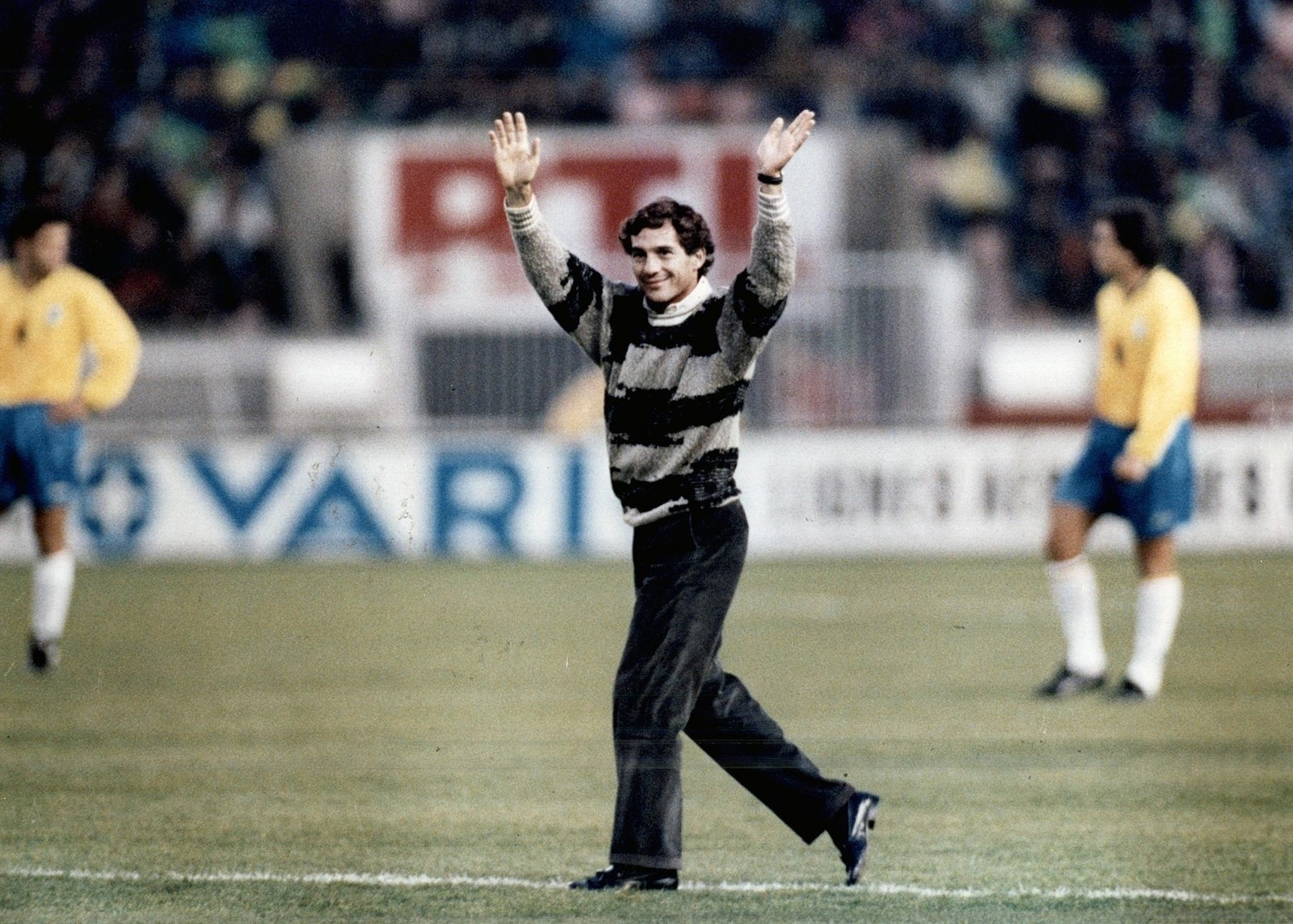 Um pontapé na bola, uma ovação e um jantar: o dia em que Ayrton Senna