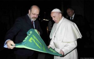 papa-francisco-camisa-chapecoense-1
