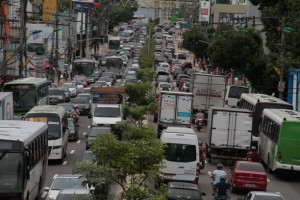 transito-caotico-na-avenida-djalma-batista