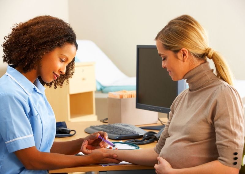 Rede Tiradentes | Enfermagem tem papel essencial durante pré-natal e  resguardo - Rede Tiradentes