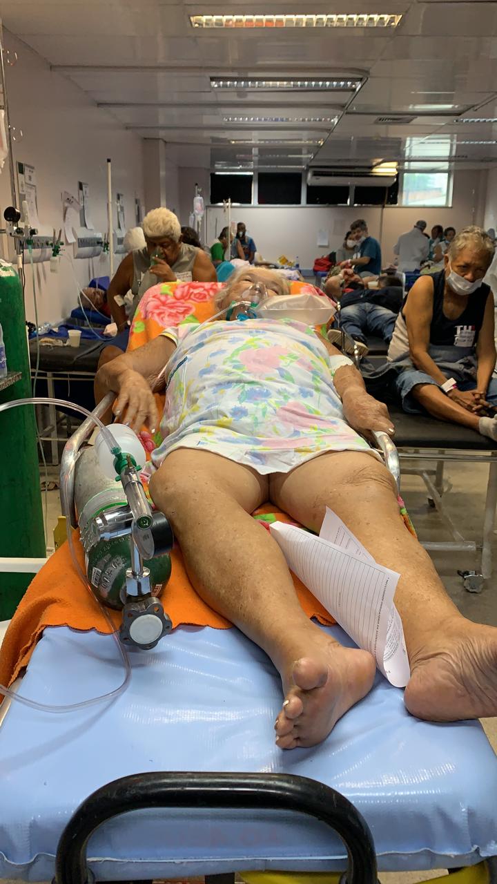 Imagens de enfermarias lotadas e pacientes nos corredores revelam a realidade do avanço da Covid-19 no AM