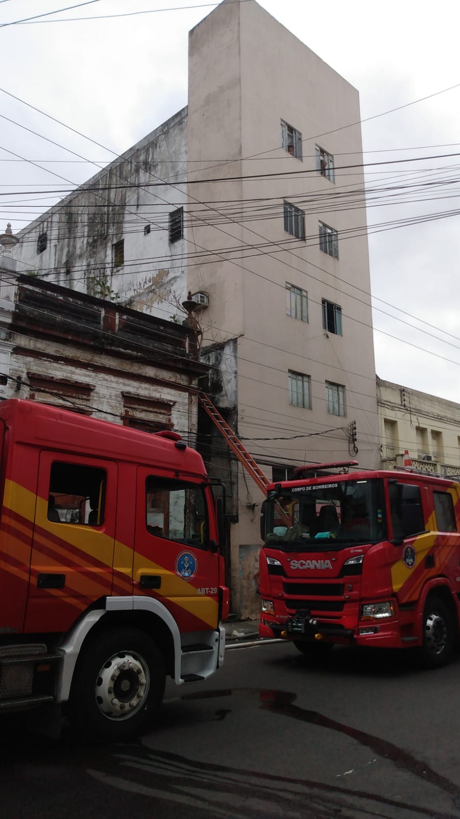 Vídeo: prédio no Centro de Manaus é atingido por incêndio neste sábado 7 1b7cdd1b 5ea7 4c73 b05a 430fea172511