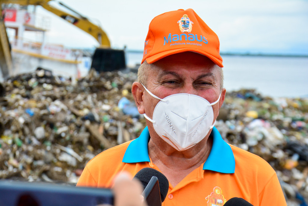 Em 30 dias, cerca de 600 toneladas de lixo são retiradas da encosta da orla do rio Negro em Manaus 6 51182713786 3feb0cc8f3 b