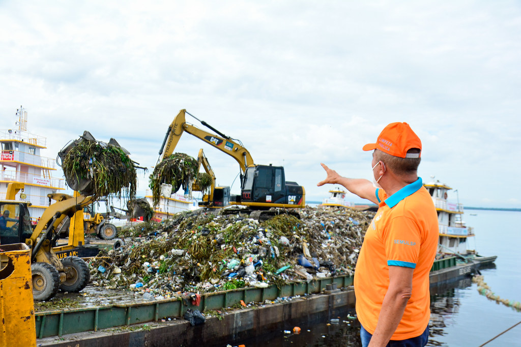Em 30 dias, cerca de 600 toneladas de lixo são retiradas da encosta da orla do rio Negro em Manaus 2 51183794400 5ae18d72a7 b