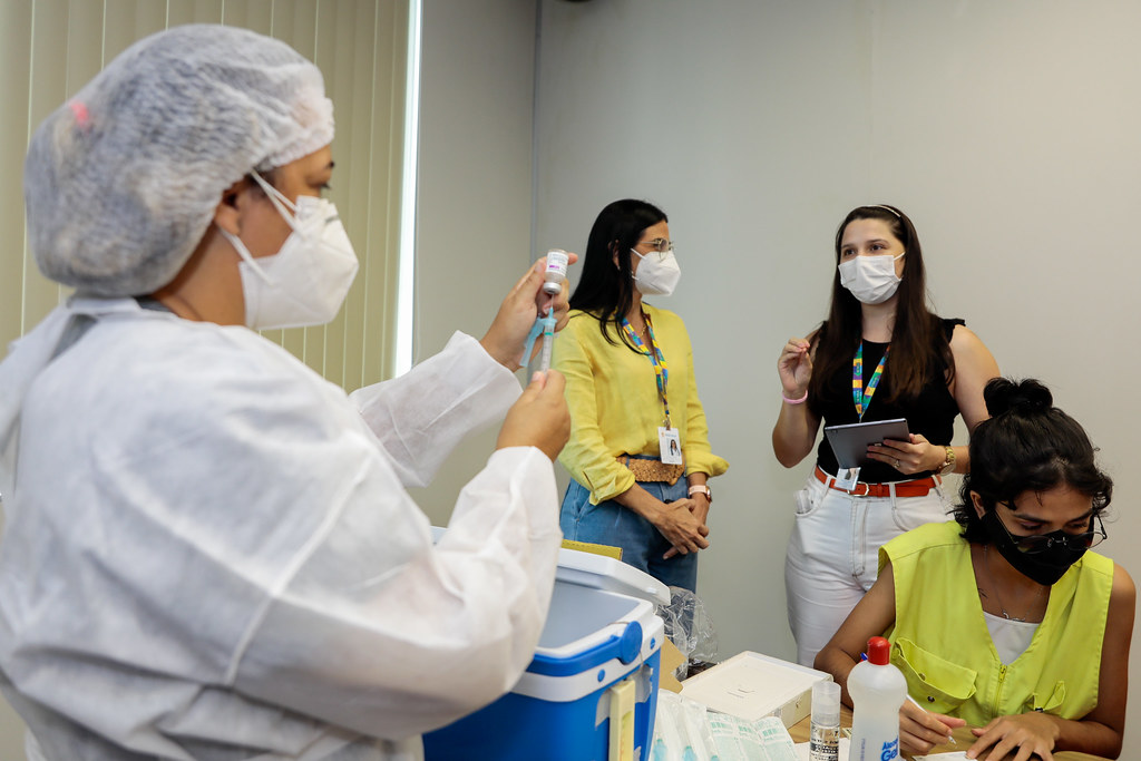 Vacinação contra a Covid-19 a pais de filhos com deficiência permanente dos 49 aos 54 anos é estendida pela Prefeitura de Manaus 3 51209444468 86ec7743a7 b
