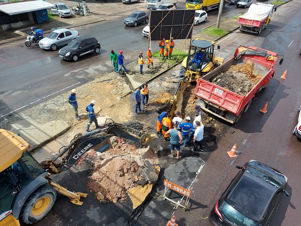 Novo rompimento de adutora na Torquato Tapajós; velhos transtornos para quem depende do serviço de abastecimento de água 7 51227595154 273ee8dd8e b