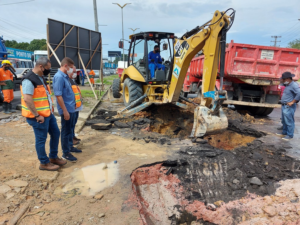 Novo rompimento de adutora na Torquato Tapajós; velhos transtornos para quem depende do serviço de abastecimento de água 6 51227902125 bc25f46161 b