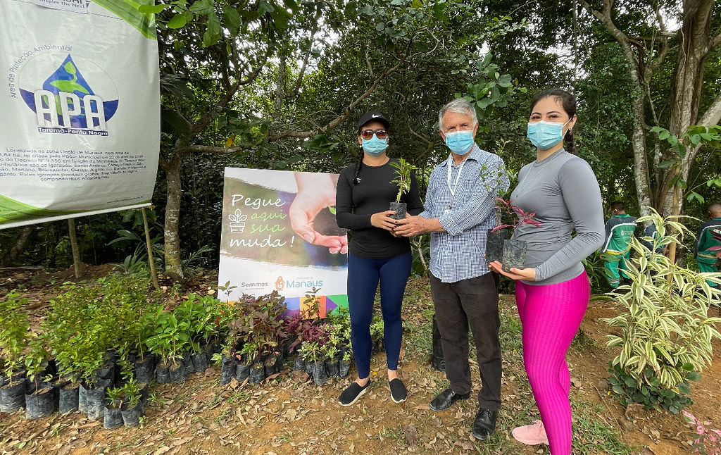 Ação ambiental durante o fim de semana coleta resíduos eletrônicos nas margens de igarapé 3 Ação ambiental durante o fim de semana coleta resíduos eletrônicos nas margens de igarapé