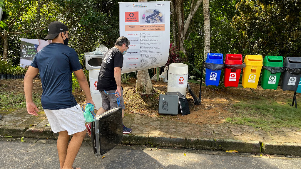 Ação ambiental durante o fim de semana coleta resíduos eletrônicos nas margens de igarapé 2 Ação ambiental durante o fim de semana coleta resíduos eletrônicos nas margens de igarapé