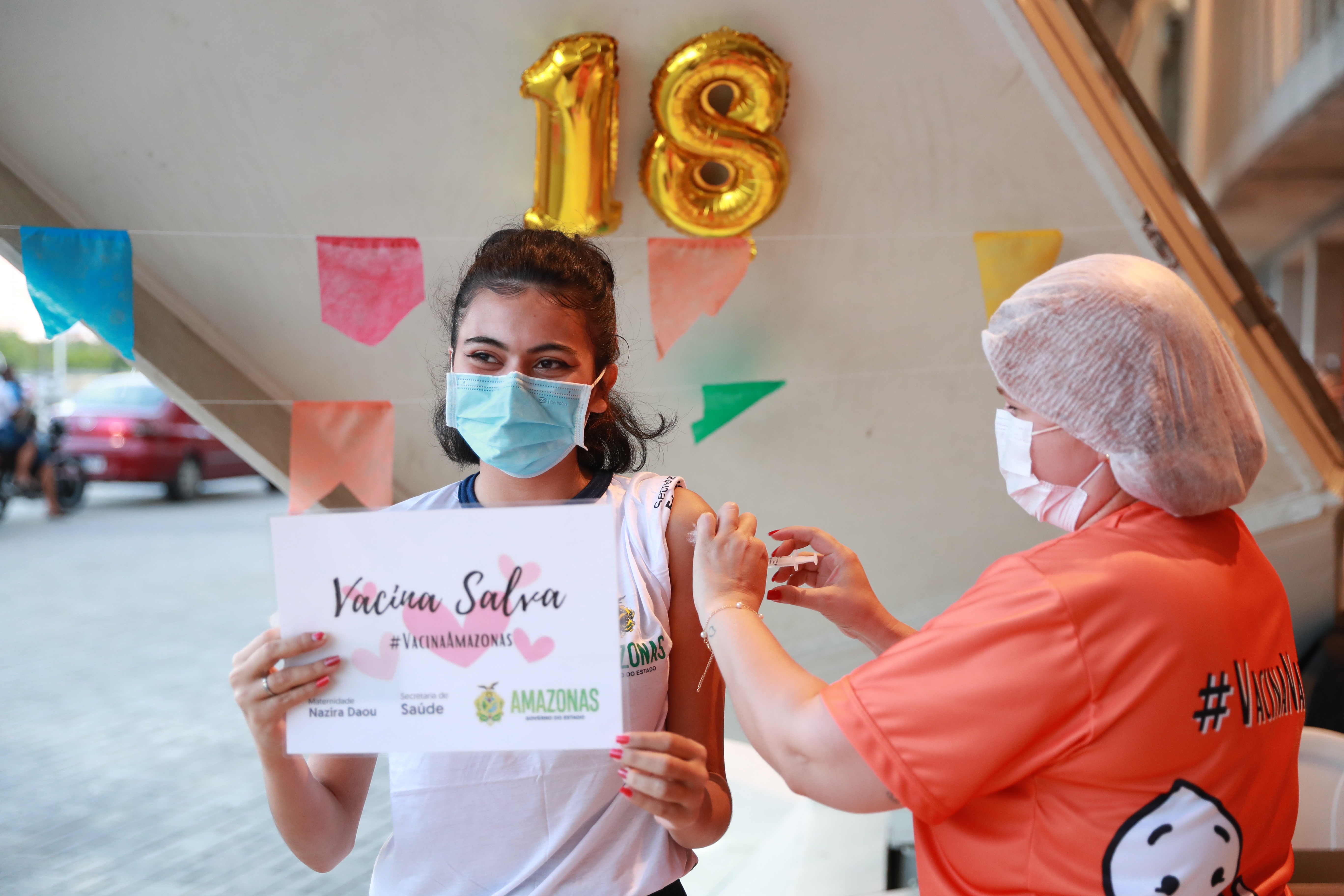 Da escola para o posto de vacinação: grupo de alunos da rede estadual recebe primeira dose da vacina contra Covid-19 2 Da escola para o posto de vacinação: grupo de alunos da rede estadual recebe primeira dose da vacina contra Covid-19