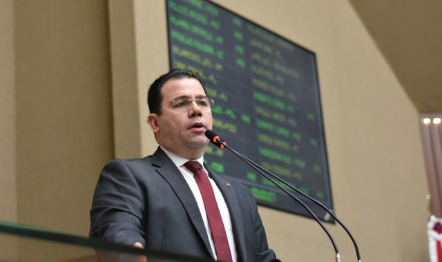Deputado Wilker Barreto condena ataque da Associação dos Fabricantes de Refrigerantes contra modelo Zona Franca: “Desinformação” 1 Deputado Wilker Barreto condena ataque da Associação dos Fabricantes de Refrigerantes contra modelo Zona Franca: “Desinformação”