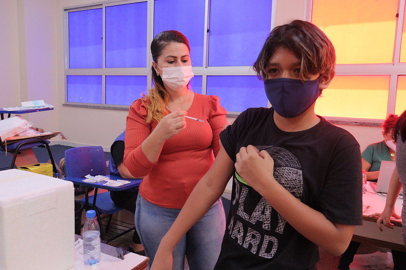 Após recomendação do Ministério da Saúde, Prefeitura de Manaus suspende vacina para adolescentes contra a Covid-19
