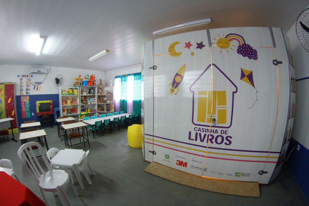 Prefeitura e empresas nacionais inauguram a primeira ‘Casinha de Livros’ em escola ribeirinha de Manaus