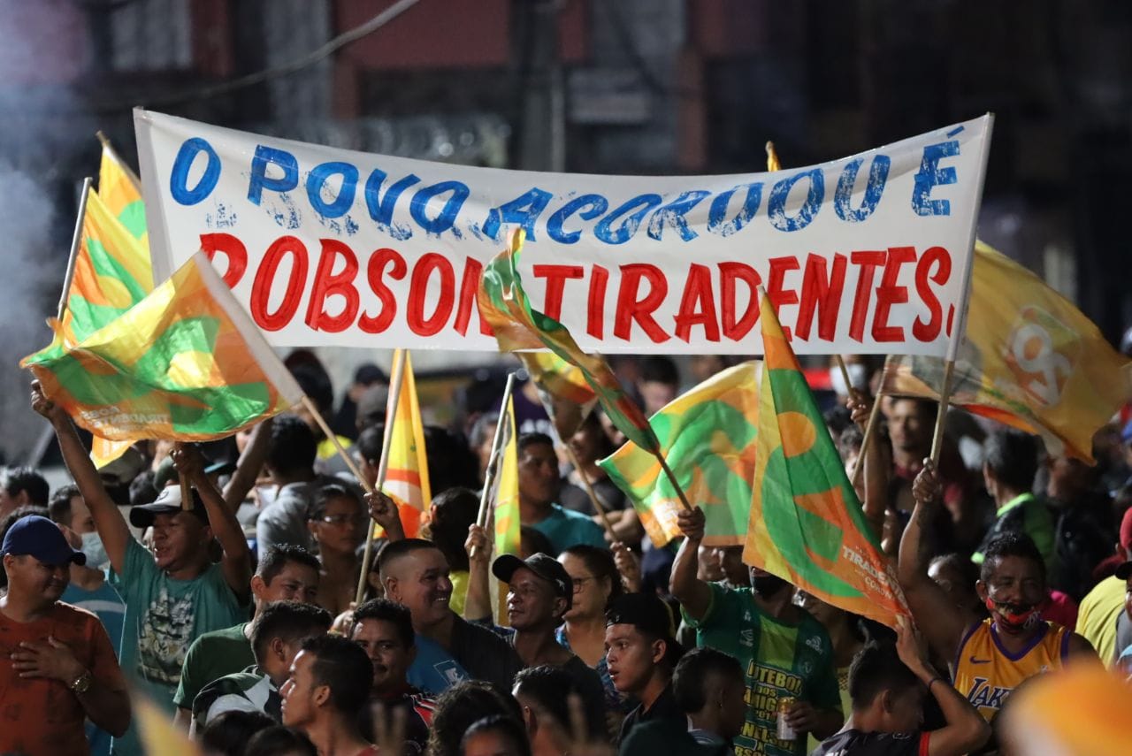 Mais de 10 mil pessoas participam do comício de Robson Tiradentes Jr em Coari
