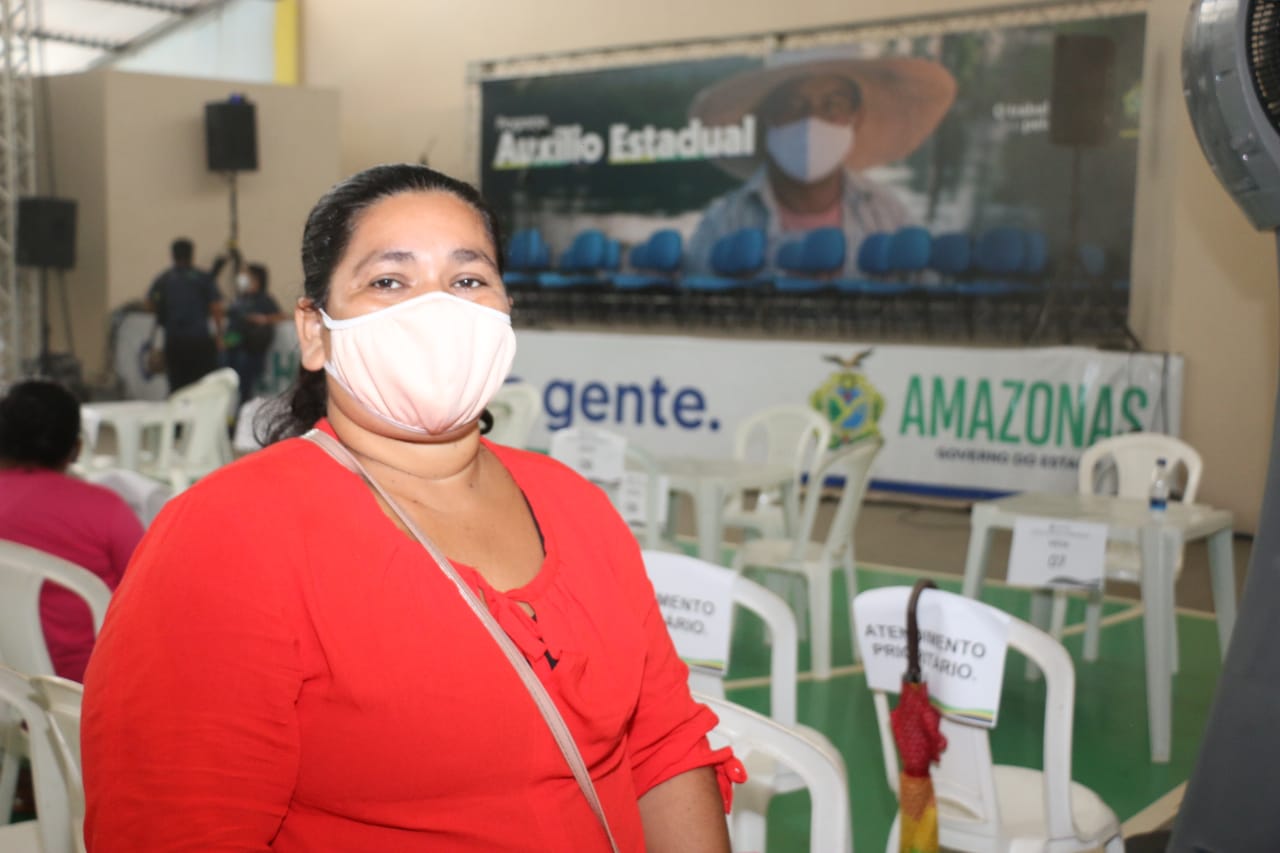 servidores da rede estadual de ensino se mobilizam para distribuição do auxílio estadual no interior 2 personagem andreia maues goncalves | portal amz!