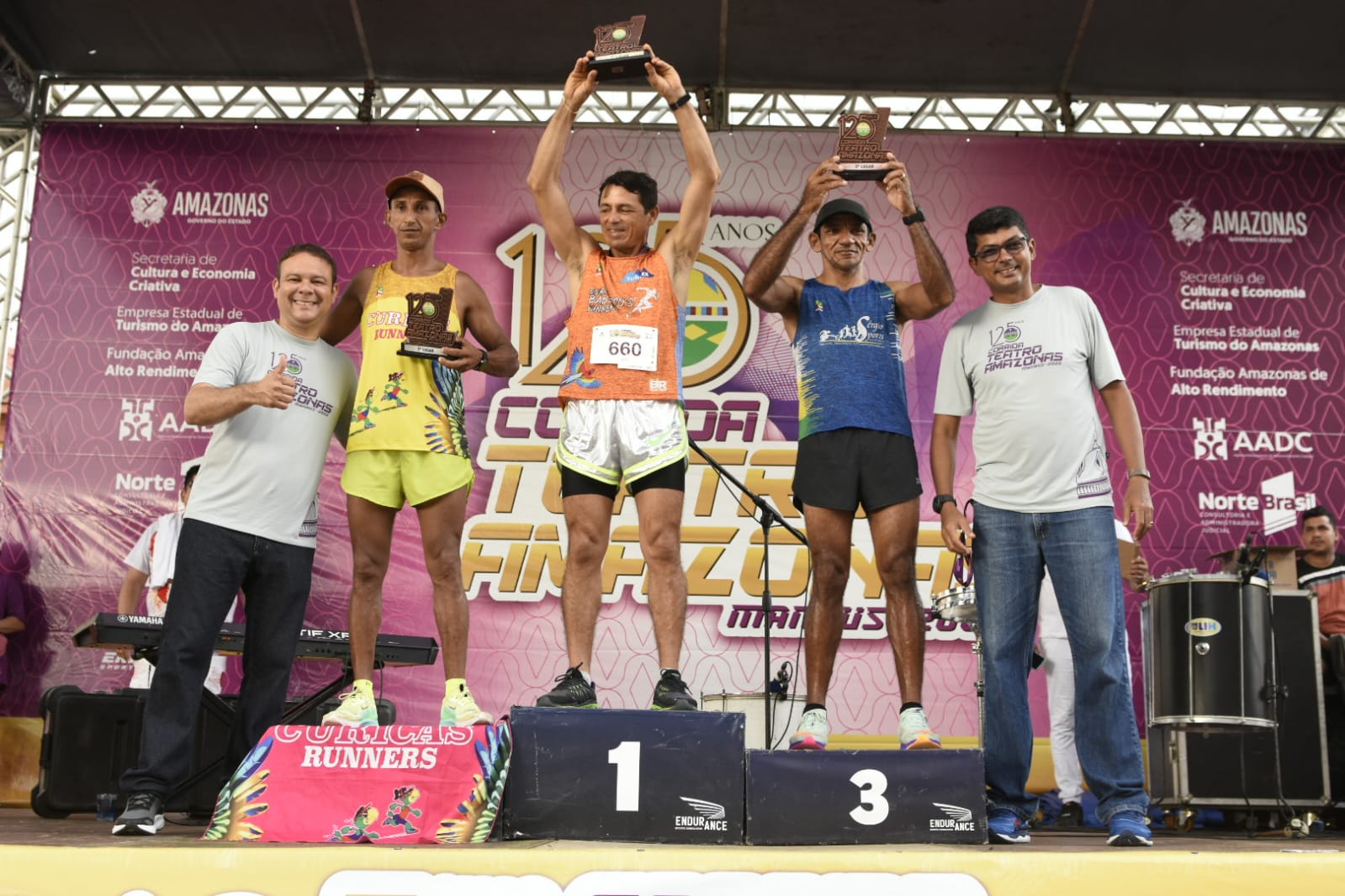 Corrida em comemoração aos 125 anos do Teatro Amazonas reúne 1.500 atletas 1 Corrida em comemoração aos 125 anos do Teatro Amazonas reúne 1.500 atletas