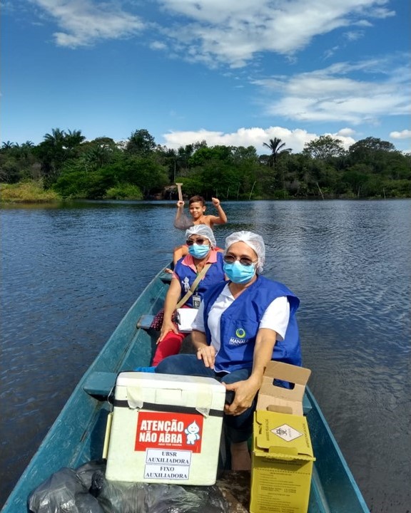 Equipes da prefeitura percorrem rios, estradas e florestas para levar ações de saúde à zona rural de Manaus
