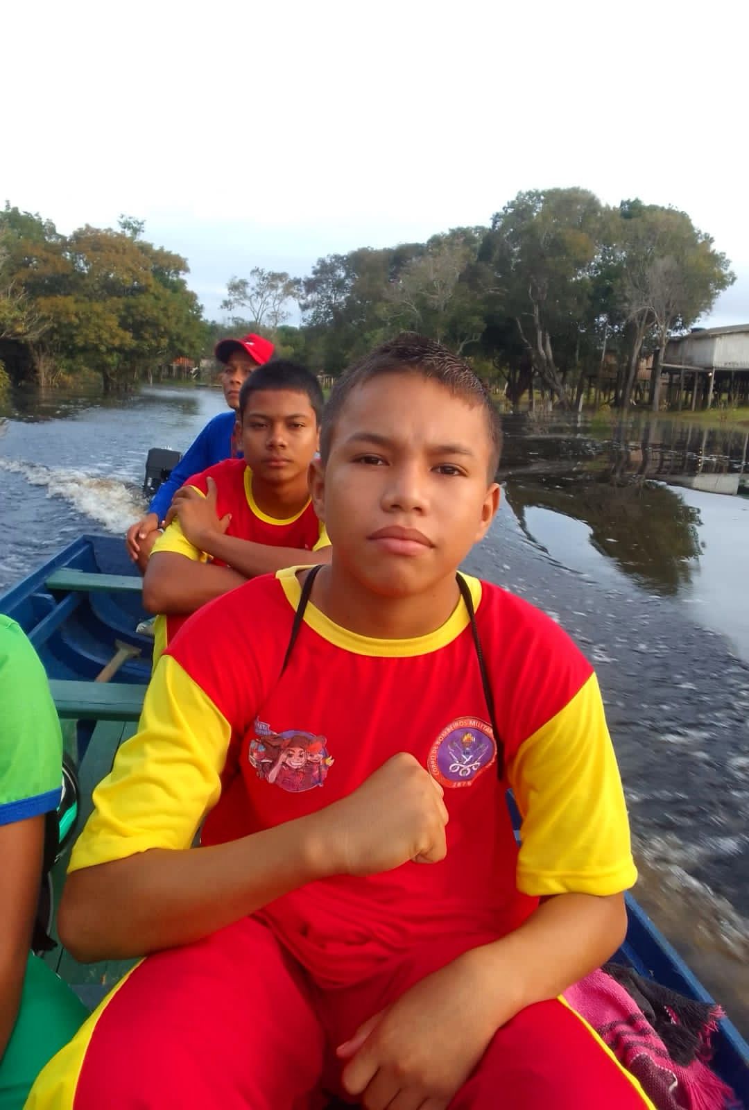 rede-tiradentes-for-a-de-vontade-primos-fazem-travessia-em-canoa
